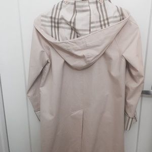 BURBERRY rain coat light pink